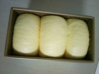 12、超软白米粥吐司,发至9分满。