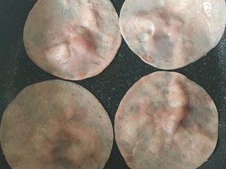 3、芝士火腿三明治,咸火腿煎一下