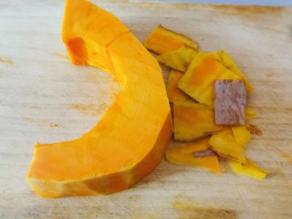 2、南瓜芝麻球,南瓜去皮 清洗干净