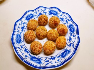 17、南瓜芝麻球,炸好出锅 凉凉
