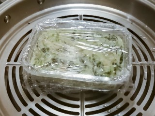 11、菠菜鸡蛋糕,取出蒸锅  开水上锅  