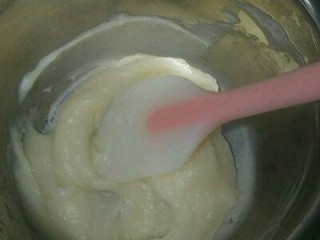 1、蜜豆椰蓉吐司,小火加热成糊，2小时后使用，盖保鲜膜冰箱冷藏一夜更好