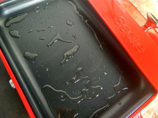 7、馄饨皮版香蕉派,平底锅刷油，开最小的火。