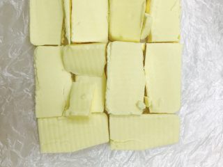 5、网红脏脏包,裹入黄油可以买片状黄油，也可以把黄油切片拼接一起