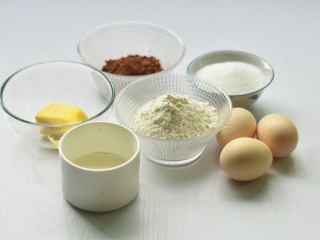 1、可可海绵蛋糕,材料准备好