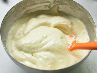 11、可可海绵蛋糕,搅拌至顺滑无粉状态即可