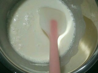 1、淡奶油餐包,汤种配料拌匀