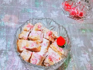 14、草莓雪花酥,做好的草莓雪花酥。