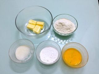 1、黄油曲奇,准备好材料