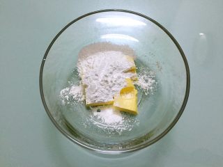 3、黄油曲奇,加入糖粉