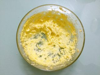 6、黄油曲奇,再打发至蓬松发白