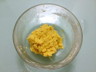 10、黄油曲奇,用刮刀拌至无干粉