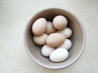 3、立夏要吃茶叶蛋,3、煮好的鸡蛋捞出来