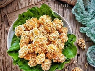 12、油炸劲辣香酥鸡米花,每一粒都是劲辣香酥，一口一粒好过瘾。