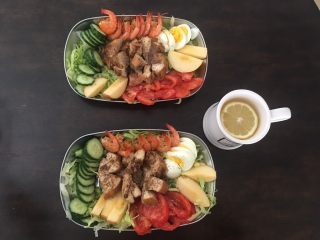 16、无油轻食（减肥版）,然后在鸡胸上抹上点儿黑胡椒酱 