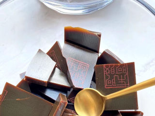 3、纯手工阿胶糕,可以泡夏天泡24小时！冬天泡48小时