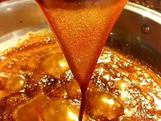 6、纯手工阿胶糕,熬到挂旗关火