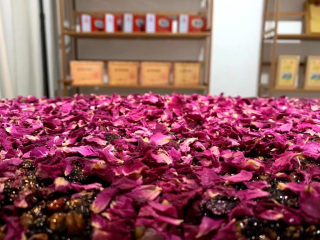 9、纯手工阿胶糕,冷却8—12小时准备切