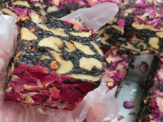 10、纯手工阿胶糕,切条.切片