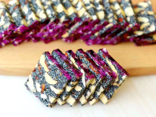 11、纯手工阿胶糕,新鲜美味的阿胶糕出炉了