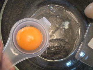 1、新手奶油小西饼——少油少糖,一颗鸡蛋，蛋黄蛋清分