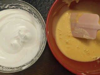 11、新手奶油小西饼——少油少糖,打到干性发泡。有小尖角。