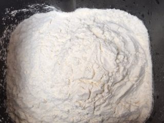 4、一发也能做出超级柔软的土司,再放入面包粉；