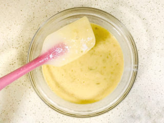 9、香蕉核桃蛋糕,搅拌均匀