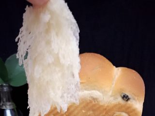 14、一次性发酵葡萄干椰子油白吐司,内部组织1：棉花般的组织
