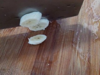 5、可以爆浆的香蕉酸奶吐司,香蕉切片