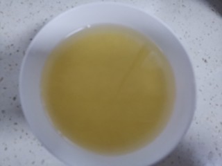 1、蔓越莓小米蒸糕,小米提前浸泡四个小时以上