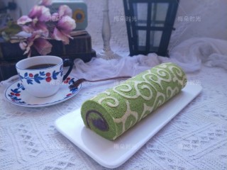 24、唐草彩绘蛋糕卷,成品图，花纹很漂亮。