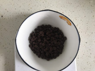 2、巧克力纸杯蛋糕????,称50克巧克力豆