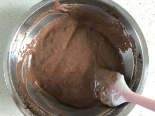 13、巧克力纸杯蛋糕????,翻拌均匀至看不到蛋白霜