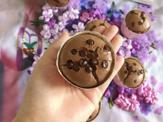 21、巧克力纸杯蛋糕????,放了巧克力豆在上面点缀很漂亮