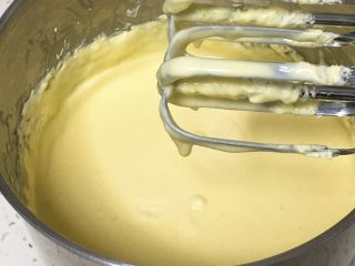 14、云石芝士蛋糕,芝士糊细腻光滑,可以流动。