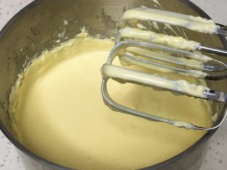 16、云石芝士蛋糕,芝士糊越细腻越好。