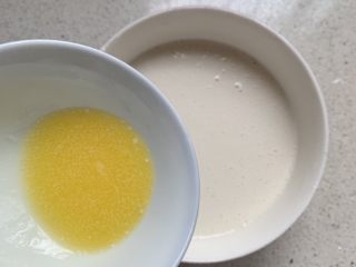 3、水果糯米糍,倒入黄油后搅匀