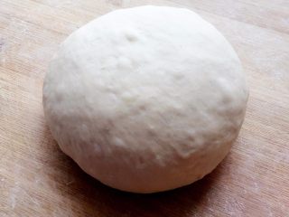 9、法式蓝带面包,另外一个面团整形成圆形;