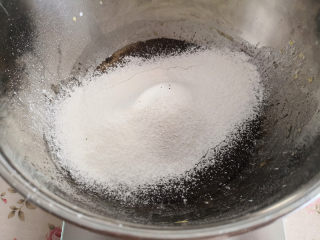 3、提拉米苏（蛋糕版）,再筛入低筋面粉，划“Z”字拌匀，