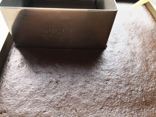 7、提拉米苏（蛋糕版）,取出晾凉，用方形慕斯模具压出需要的大小，我的方形慕斯圈是8寸的，所以有一片蛋糕片需要拼接一下，