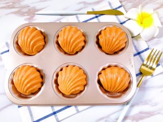 16、花生酱夹心玛德琳蛋糕,趁热吃外脆内软哦