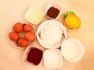 1、红丝绒戚风蛋糕,准备好所有食材