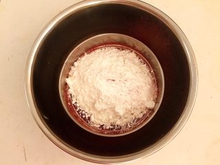 4、红丝绒戚风蛋糕,低筋粉过筛