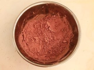 5、红丝绒戚风蛋糕,把所有干粉搅拌均匀