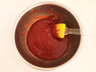 13、红丝绒戚风蛋糕,翻拌手法调匀，备用