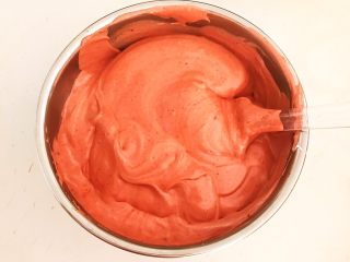 22、红丝绒戚风蛋糕,翻拌手法调匀