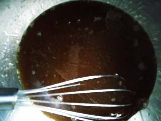 4、圣诞姜饼屋,加入蜂蜜,搅拌均匀