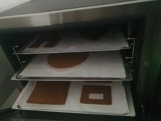 10、圣诞姜饼屋,放入预热好的风炉160度20分钟