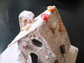 15、圣诞姜饼屋,筛糖粉